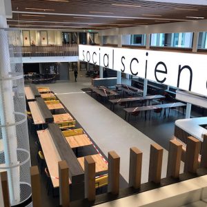 Uitzicht op het Grand Café tijdens de sluiting wegens COVID-19